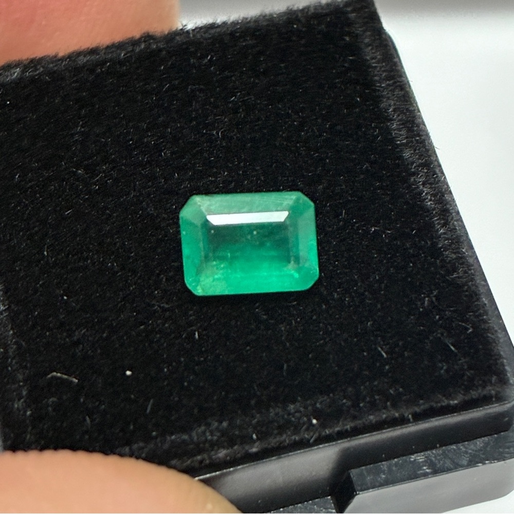 Natural 1ct Loose emerald From Zambia